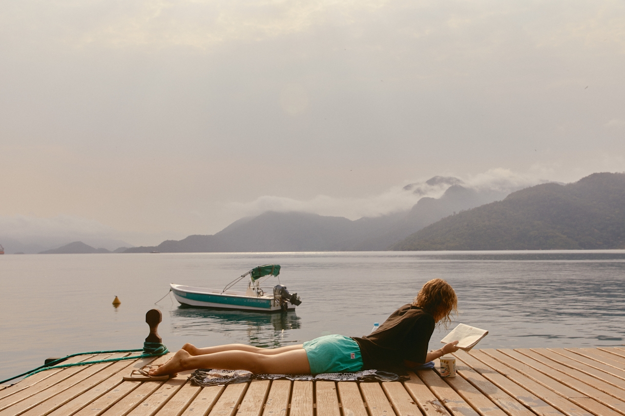 28 Quotes To Remind You To Never Stop Reading