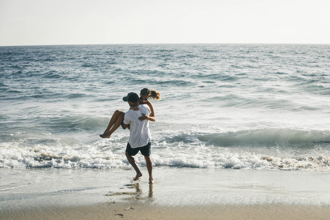 12 Quotes To Set The Mood For Summer Love